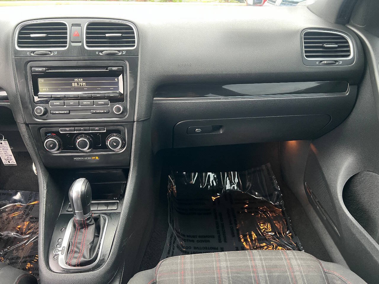 Used 2012 Volkswagen Golf 2-Door FWD image 27