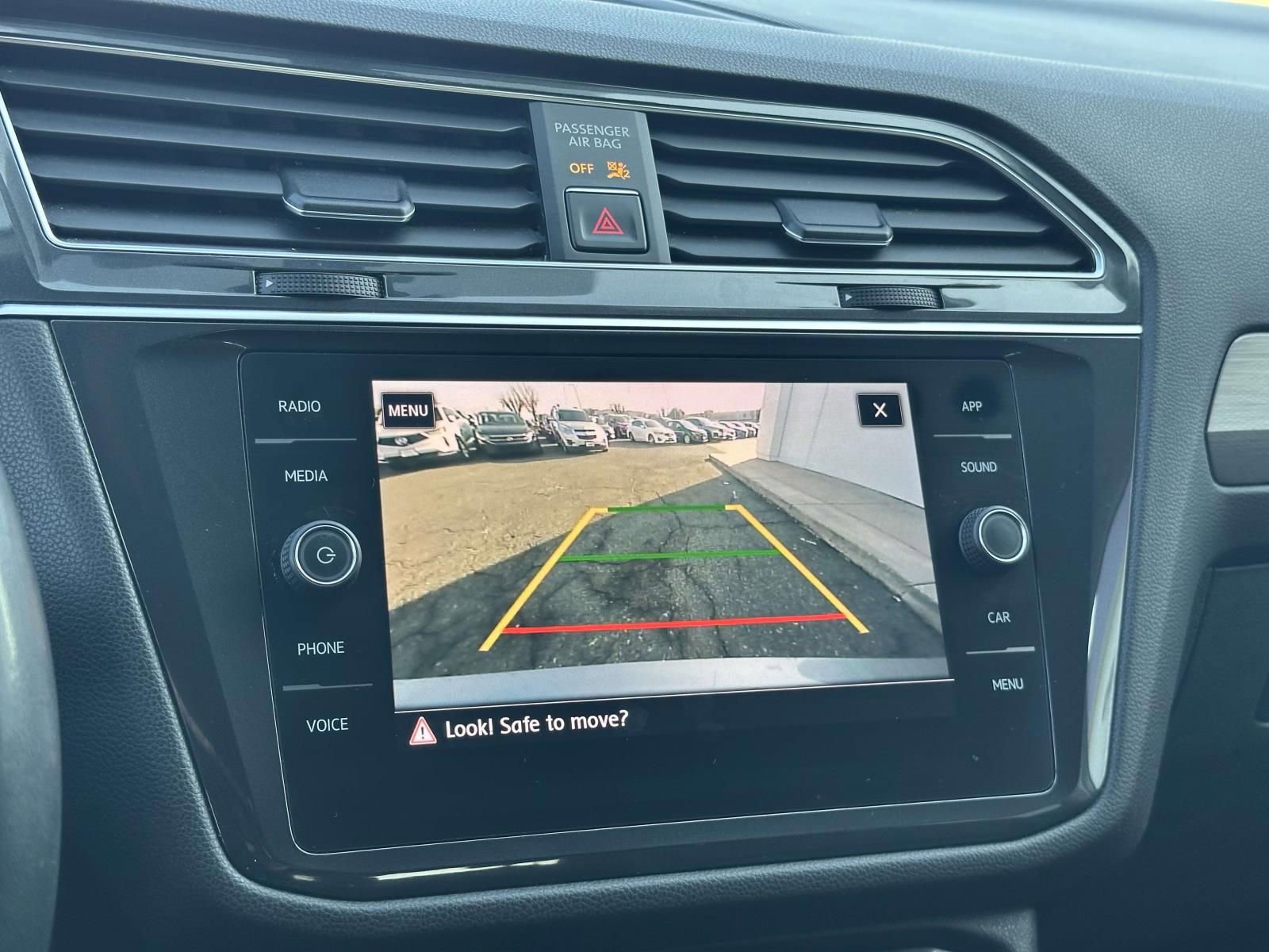 Used 2018 Volkswagen Tiguan SE image 18