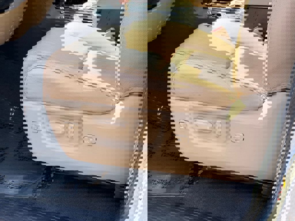 Used 2021 Toyota Sequoia Platinum AWD/4WD image 32