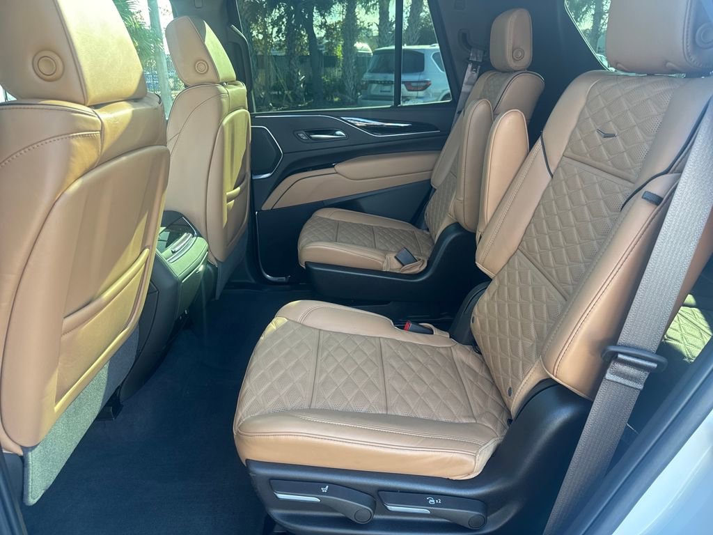 Used 2023 Cadillac Escalade Premium Luxury w/ Performance Package image 27