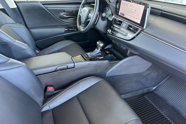 Used 2025 Lexus ES 300h w/ Premium Package FWD image 18