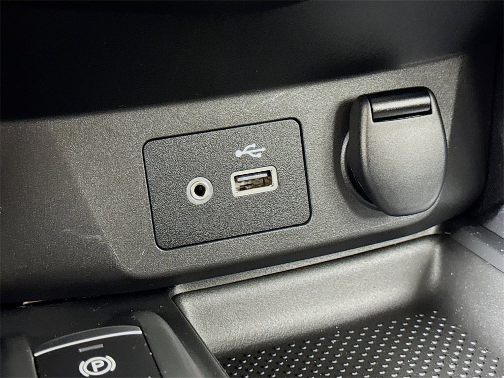 Used 2020 Nissan Rogue SV w/ Premium Package image 19