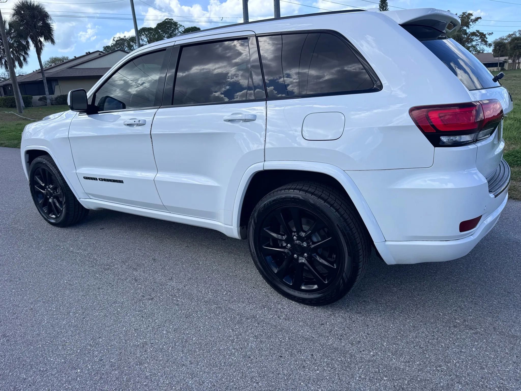 Used 2018 Jeep Grand Cherokee Altitude image 5