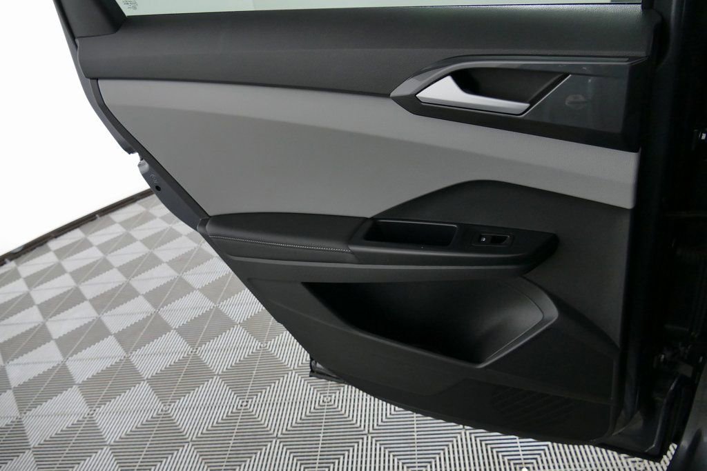 Used 2024 Volkswagen Taos SEL image 26