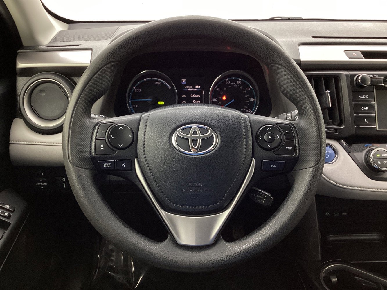 Used 2018 Toyota RAV4 LE image 30