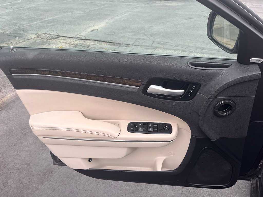 Used 2016 Chrysler 300 C RWD image 14