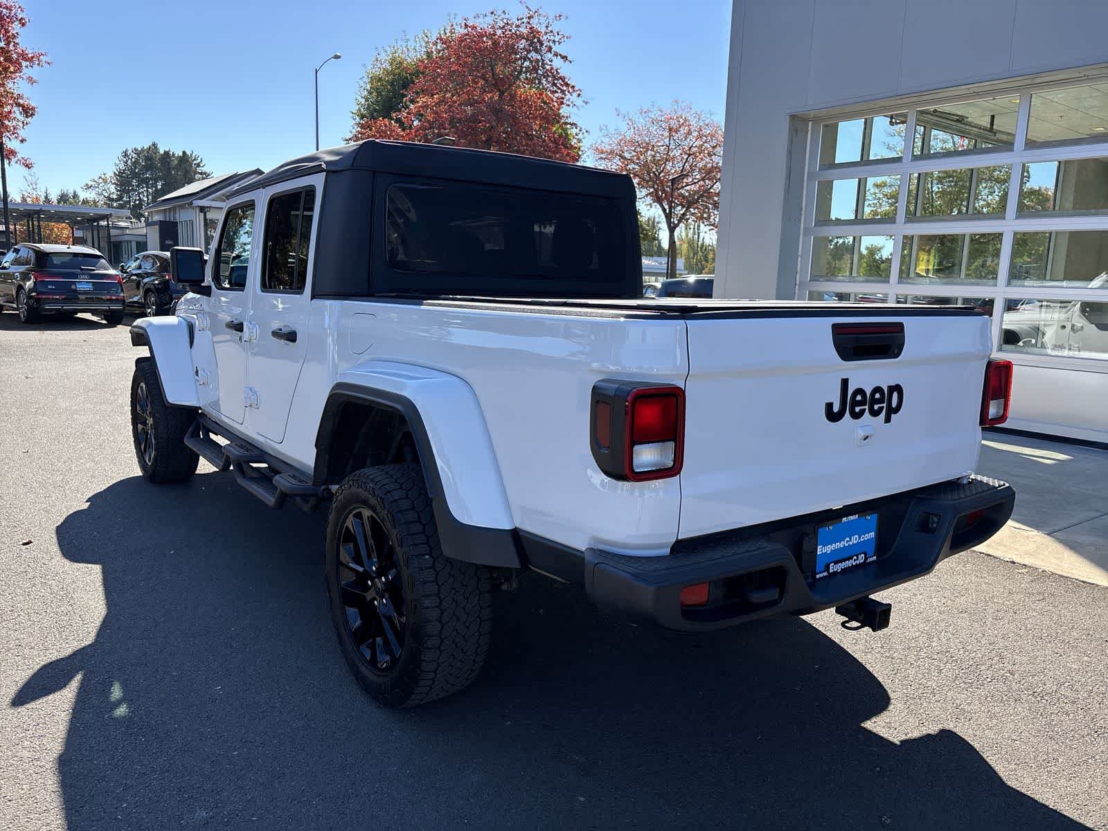 Used 2025 Jeep Gladiator Sport AWD/4WD image 3