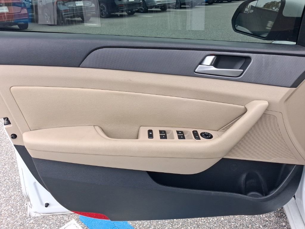 Used 2015 Hyundai Sonata SE w/ Option Group 09 image 18