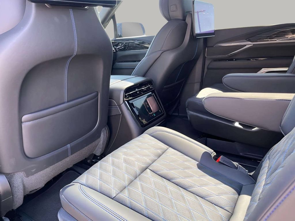 New 2025 Cadillac Escalade IQ Sport 1 w/ LPO, ONYX Package AWD/4WD image 21