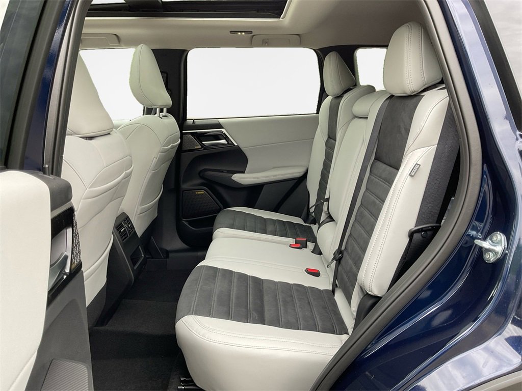 New 2025 Mitsubishi Outlander SE image 24
