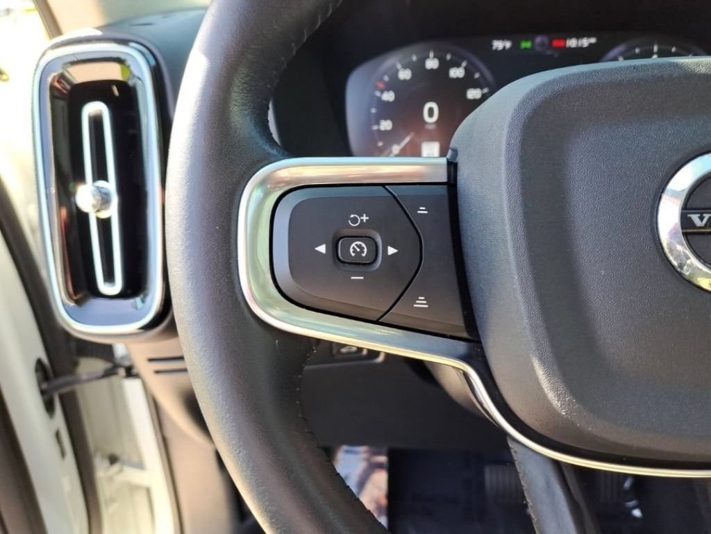 Used 2021 Volvo XC40 T5 Momentum w/ Climate Package AWD/4WD image 19