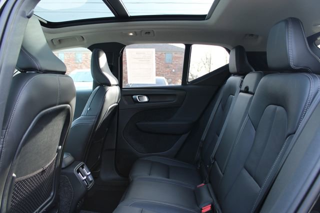 Used 2025 Volvo XC40 B5 Plus AWD/4WD image 30