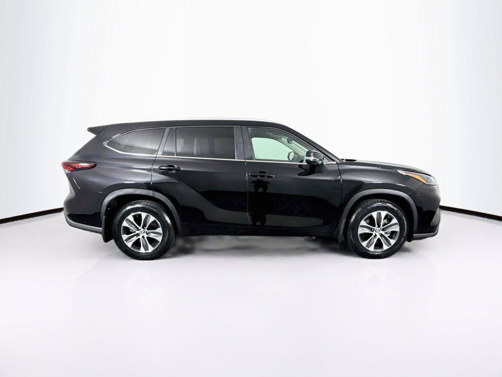 Certified 2026 Toyota Highlander XLE AWD/4WD image 11