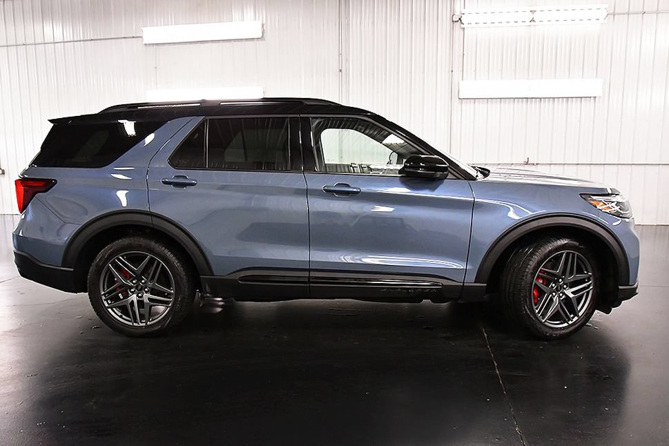 Used 2025 Ford Explorer ST AWD/4WD image 8