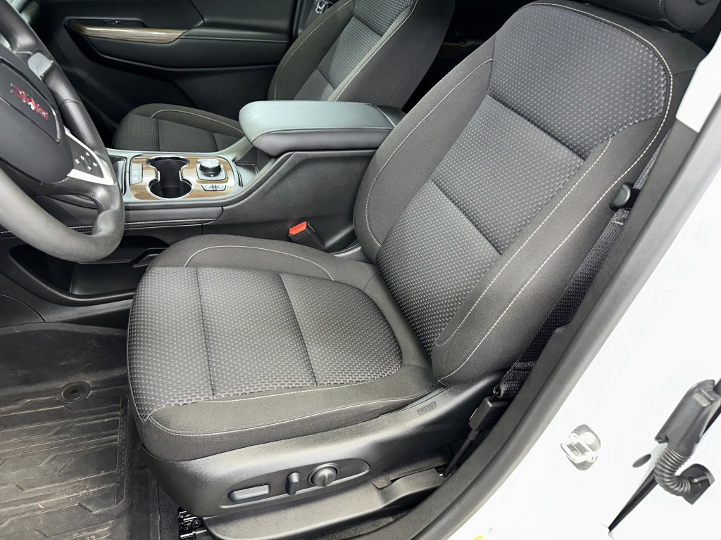 Used 2023 GMC Acadia SLE w/ Driver Convenience Package image 2