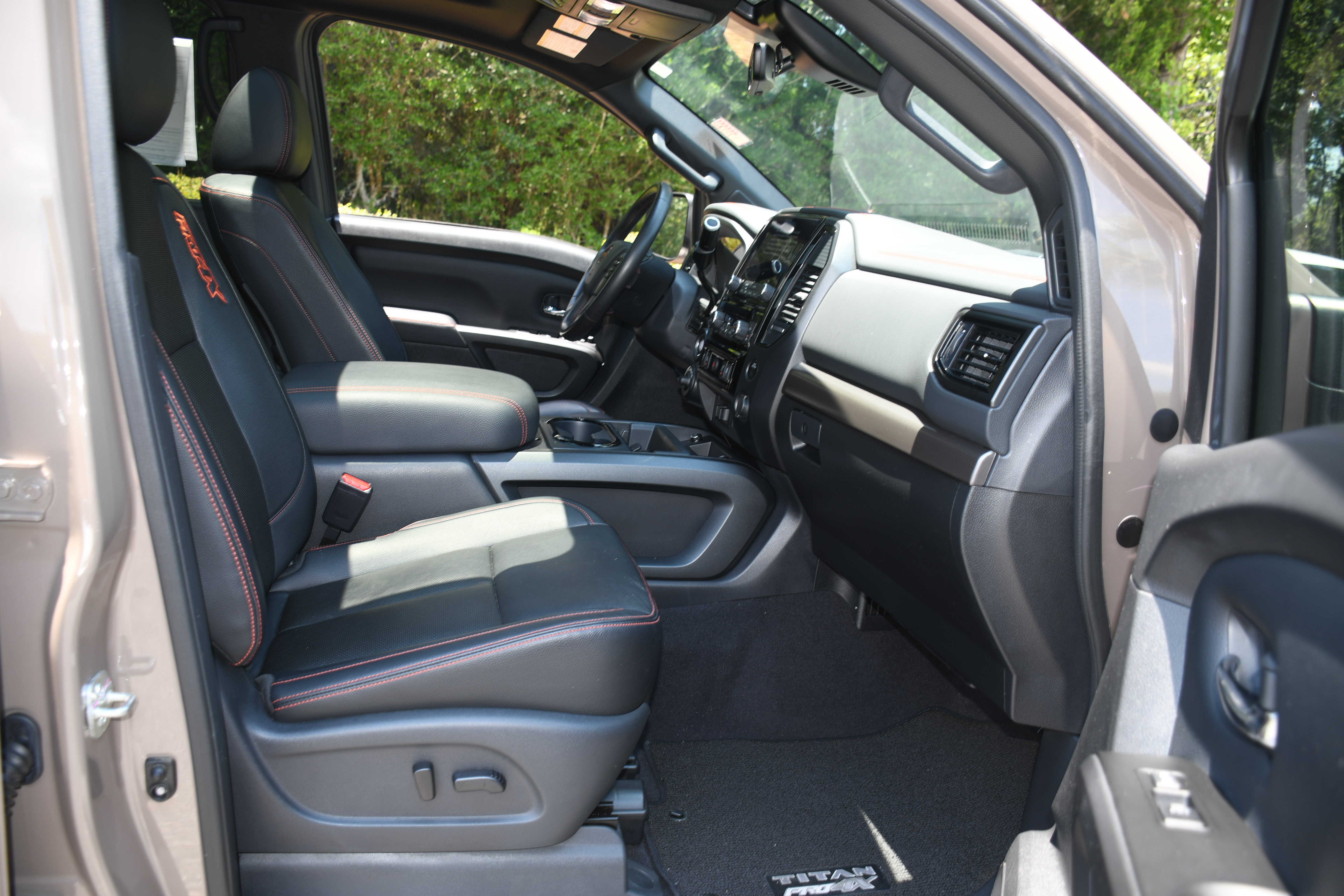 Used 2023 Nissan Titan PRO-4X w/ Pro-4x Convenience Package AWD/4WD image 23