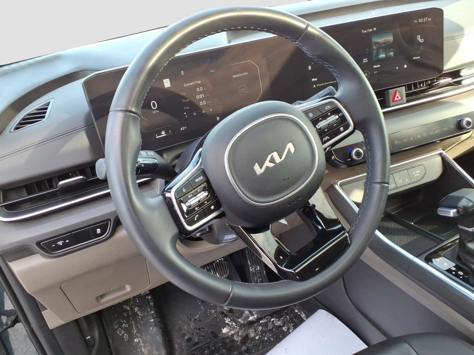 Used 2025 Kia Carnival SX image 13