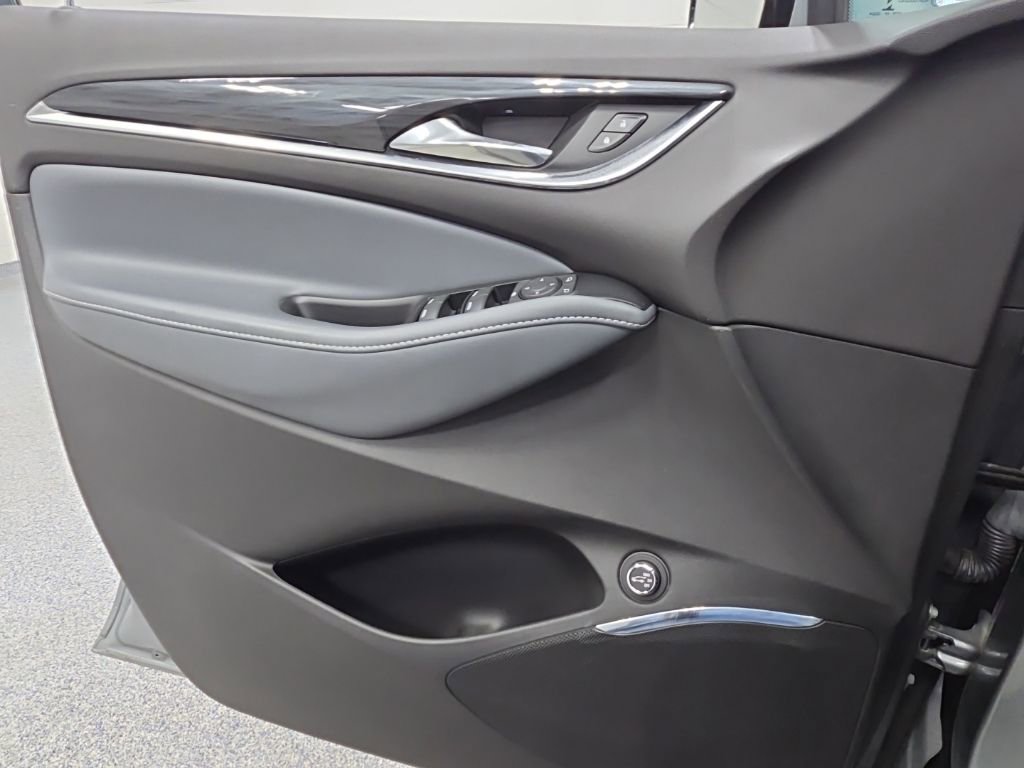 Used 2023 Buick Enclave Essence image 29