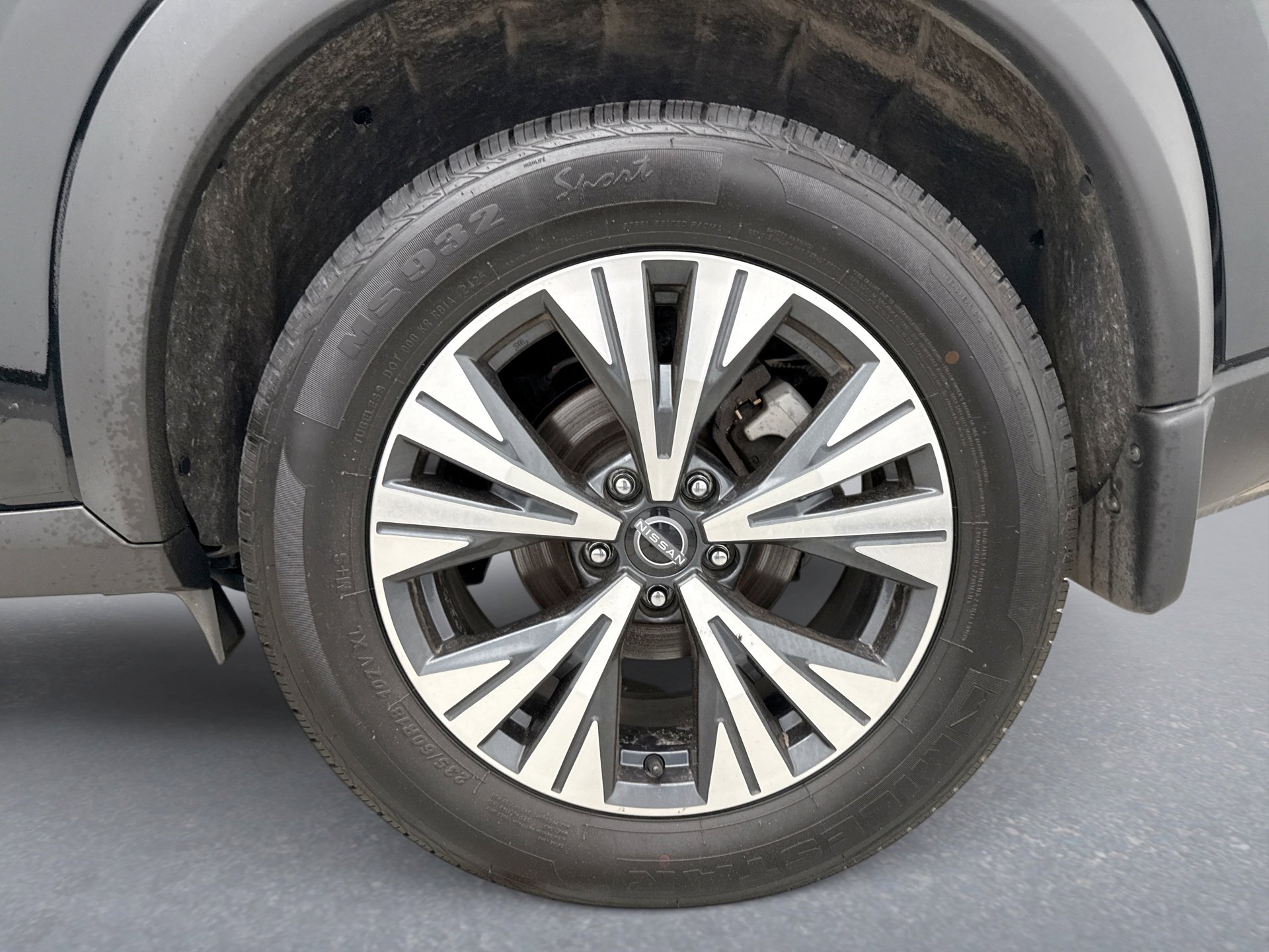 Used 2023 Nissan Rogue SV AWD/4WD image 12
