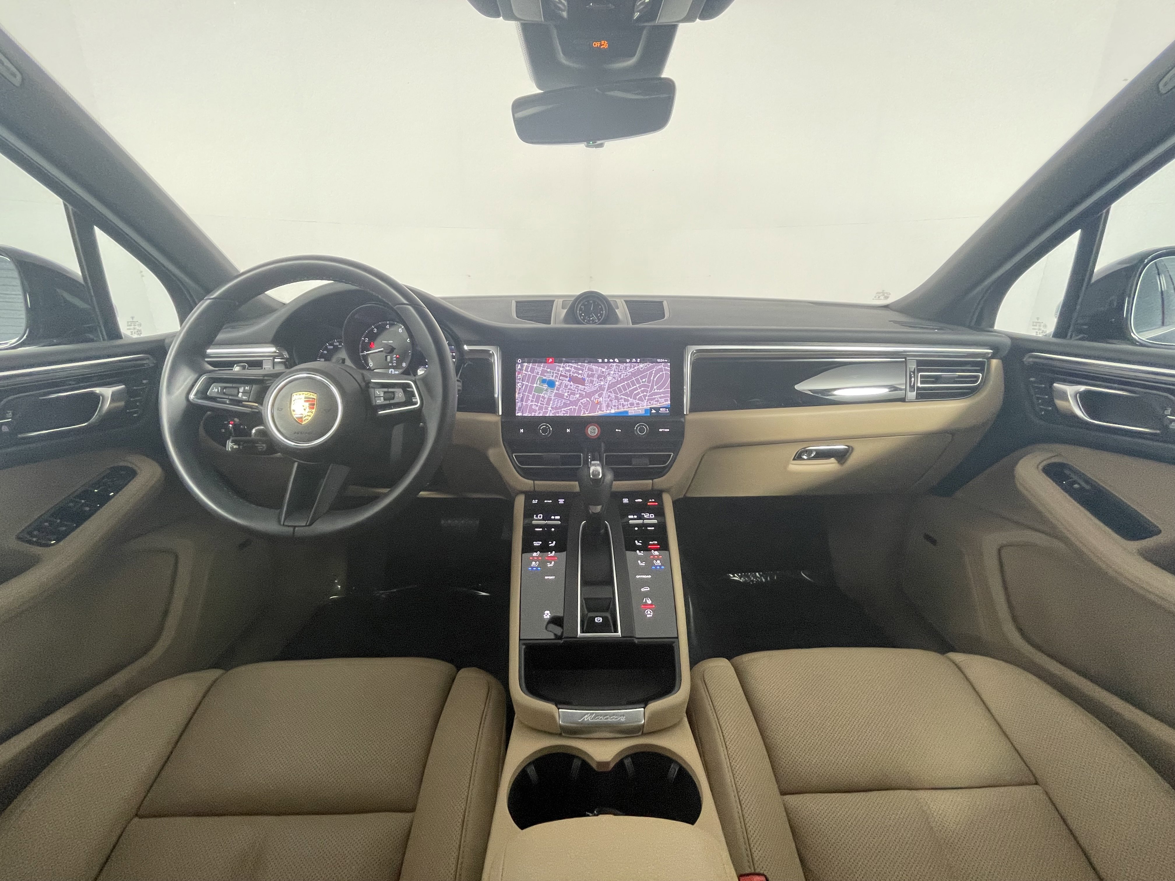 Used 2025 Porsche Macan image 13