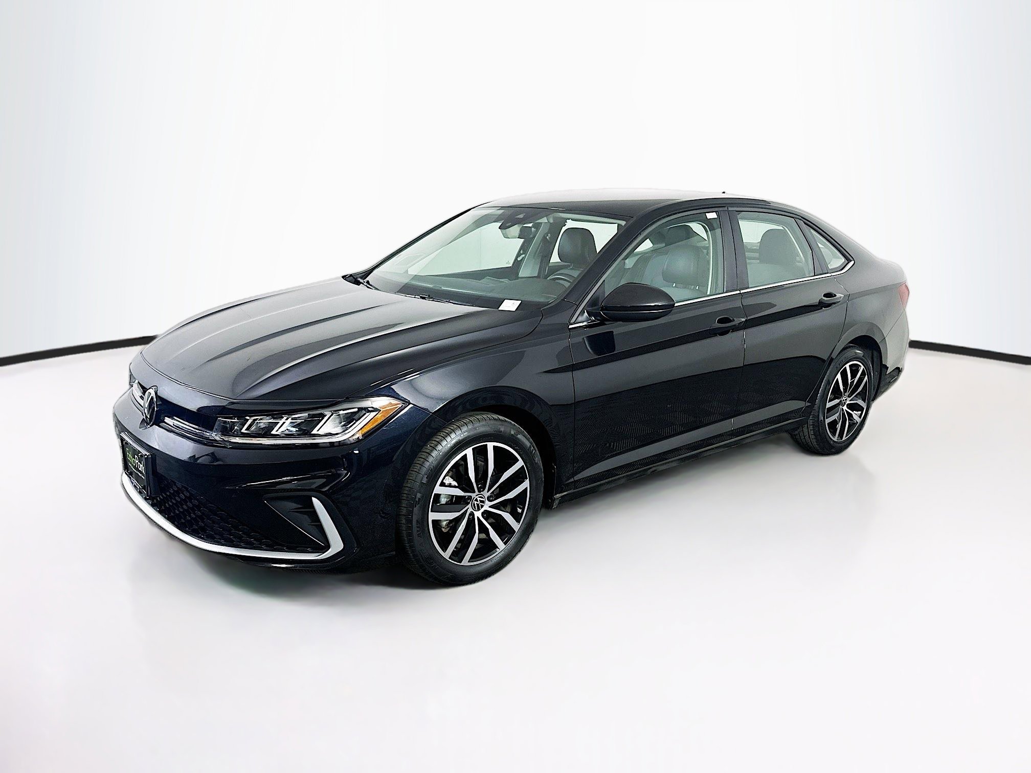 Used 2025 Volkswagen Jetta SE FWD image 3