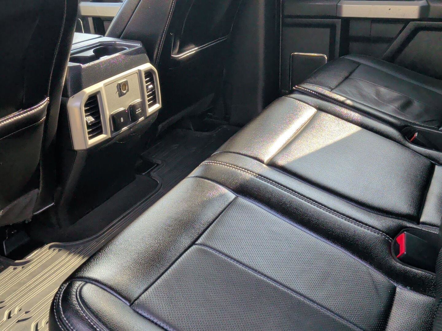 Used 2020 Ford F350 Lariat w/ Chrome Package image 24