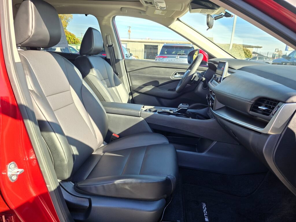 Used 2026 Nissan Rogue SV w/ SV Premium Package AWD/4WD image 11