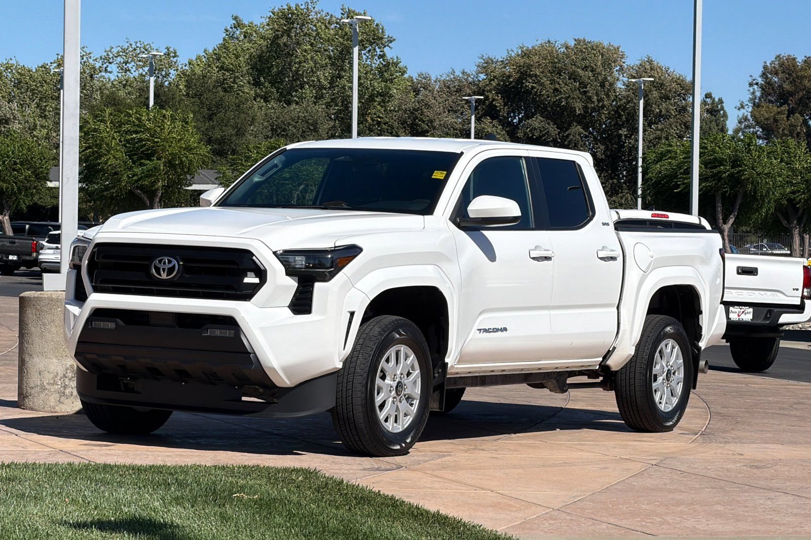 Certified 2024 Toyota Tacoma SR5 AWD/4WD image 10