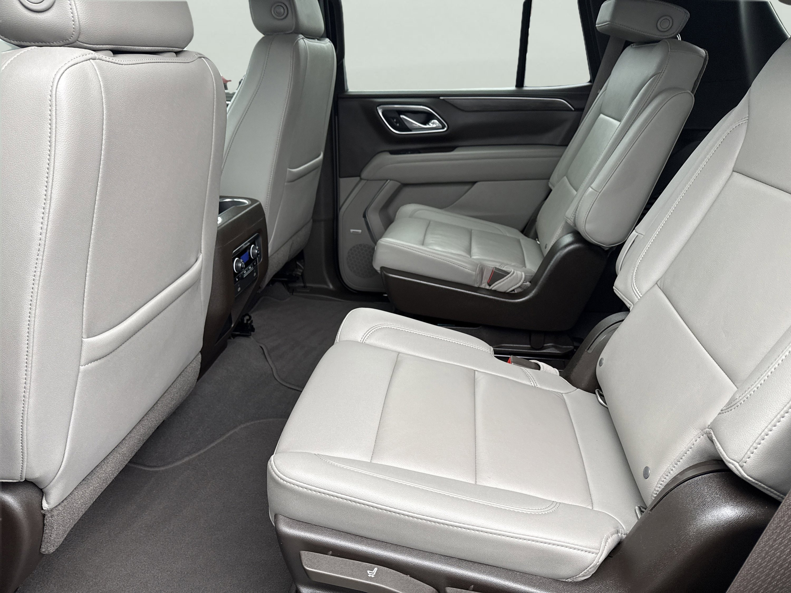 Used 2021 Chevrolet Tahoe Z71 w/ Z71 Off-Road Package image 12