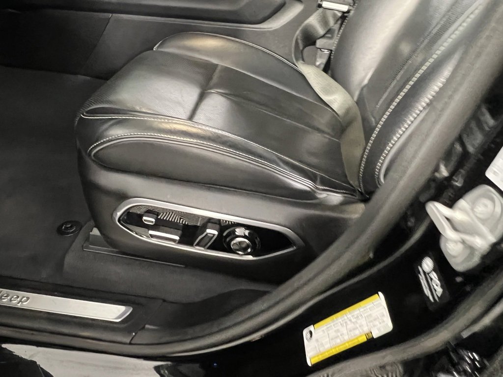 Used 2022 Jeep Grand Cherokee Overland w/ Advanced Protech Group III image 25