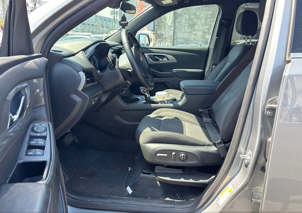 Used 2023 Chevrolet Traverse LT AWD/4WD image 5