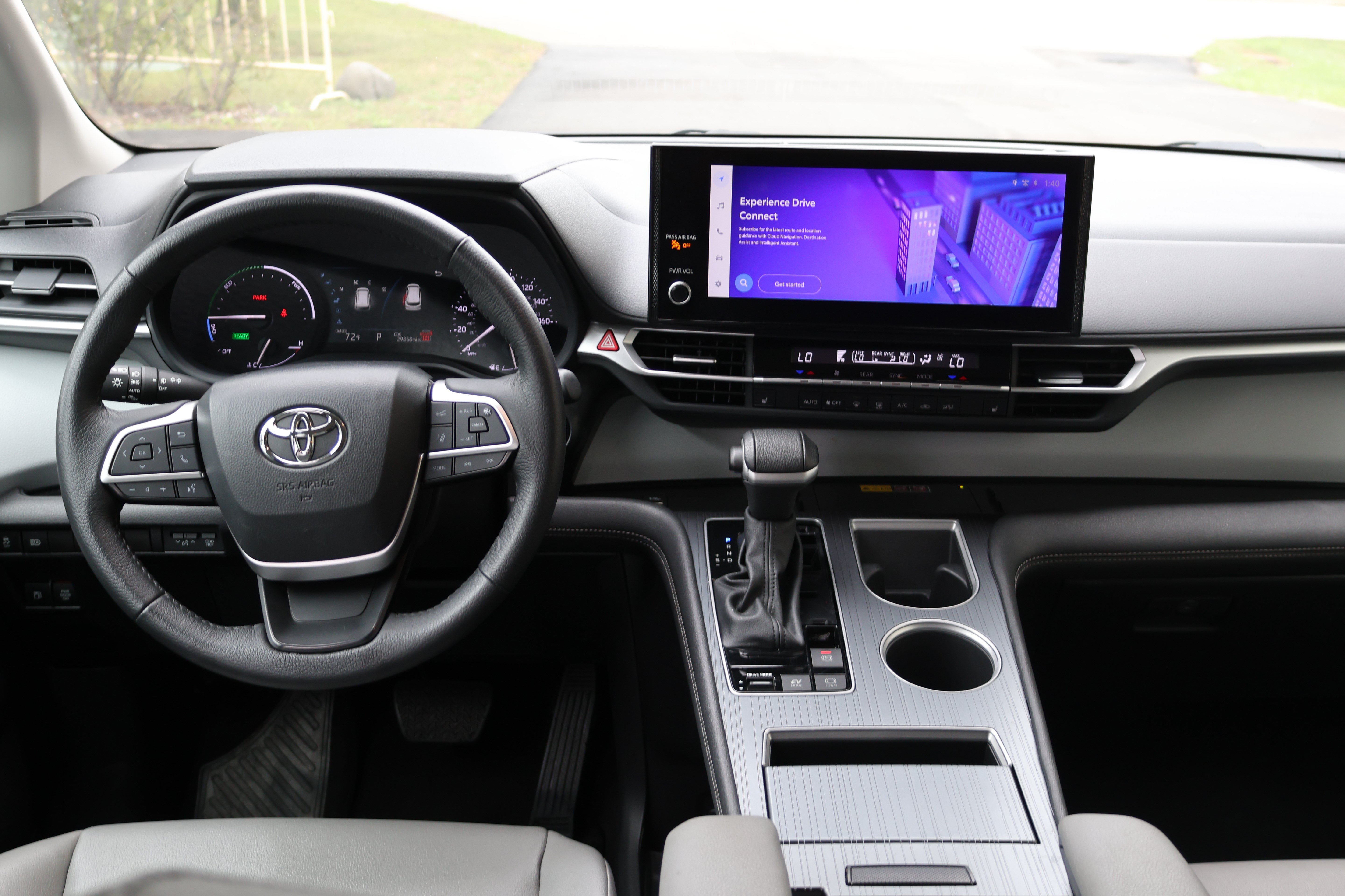Certified 2025 Toyota Sienna XLE FWD image 30
