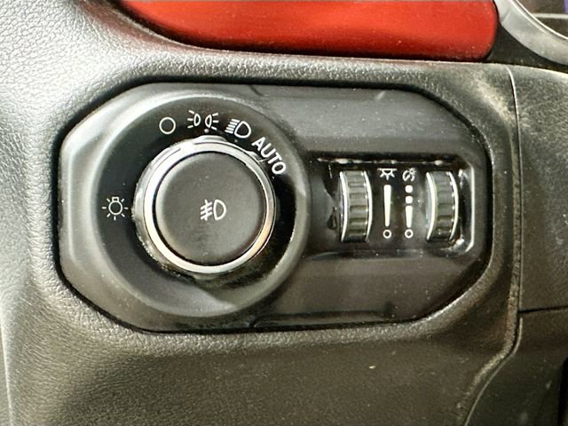 Used 2018 Jeep Wrangler Unlimited Rubicon w/ Dual Top Group image 12