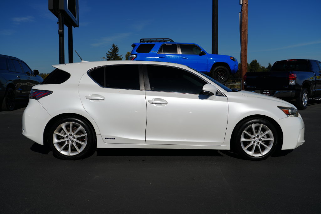 Used 2013 Lexus CT 200h w/ Premium Pkg w/Navigation FWD image 7