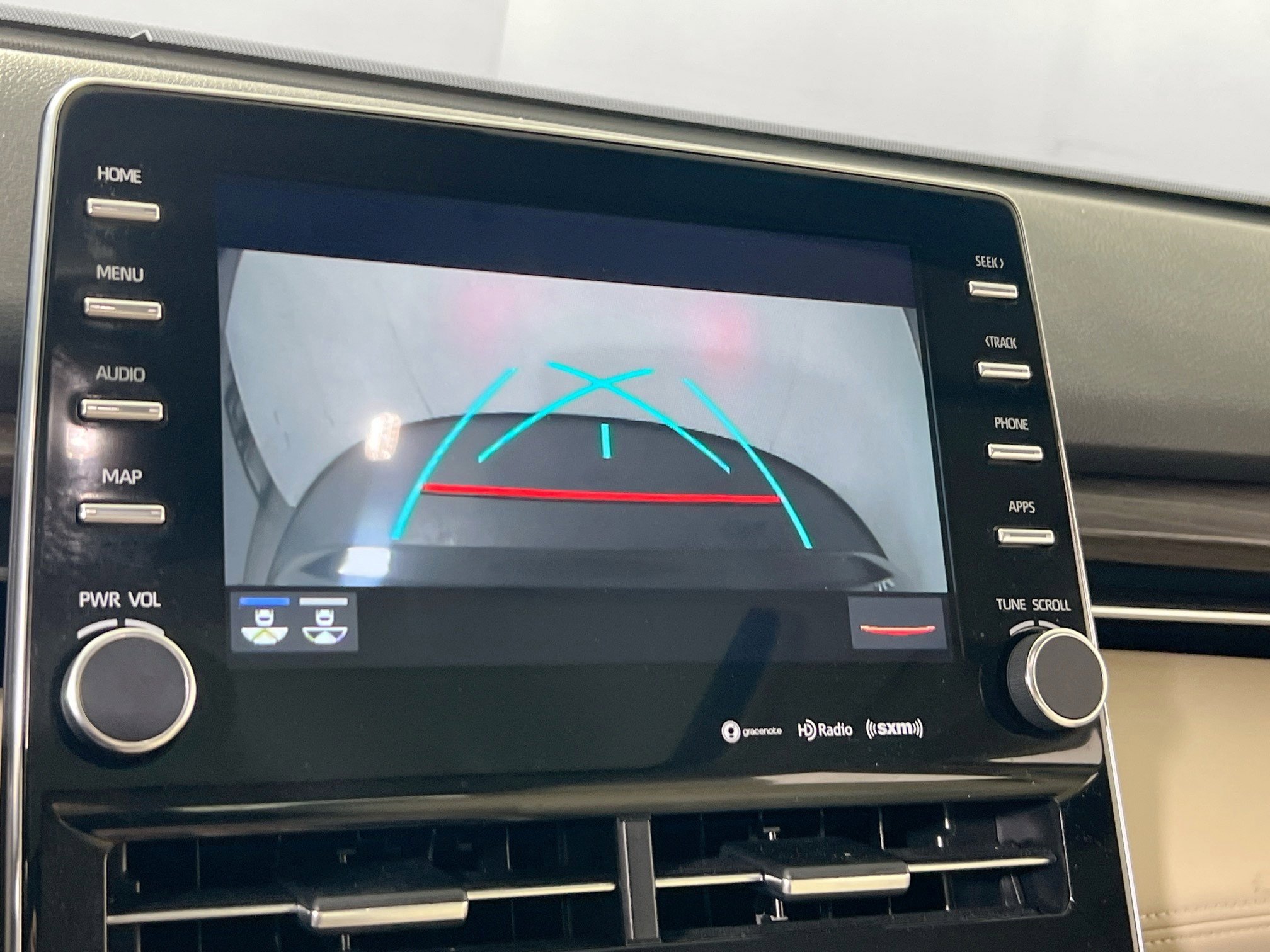 Used 2019 Toyota Avalon XLE image 13