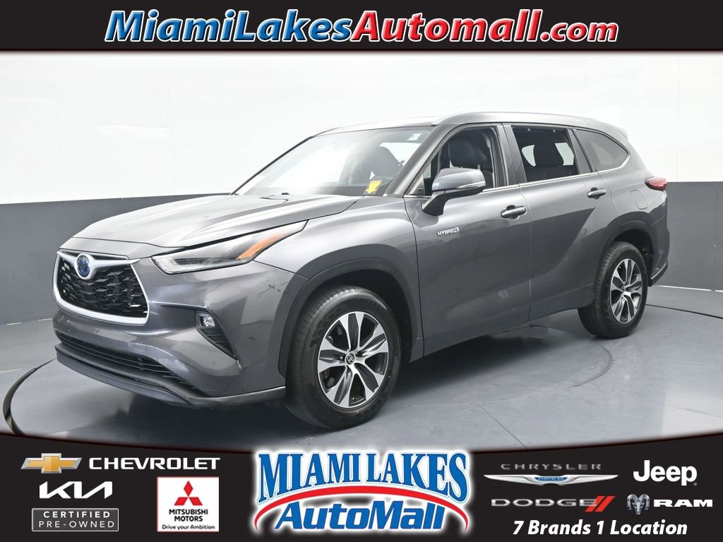 Used 2021 Toyota Highlander XLE FWD image 1