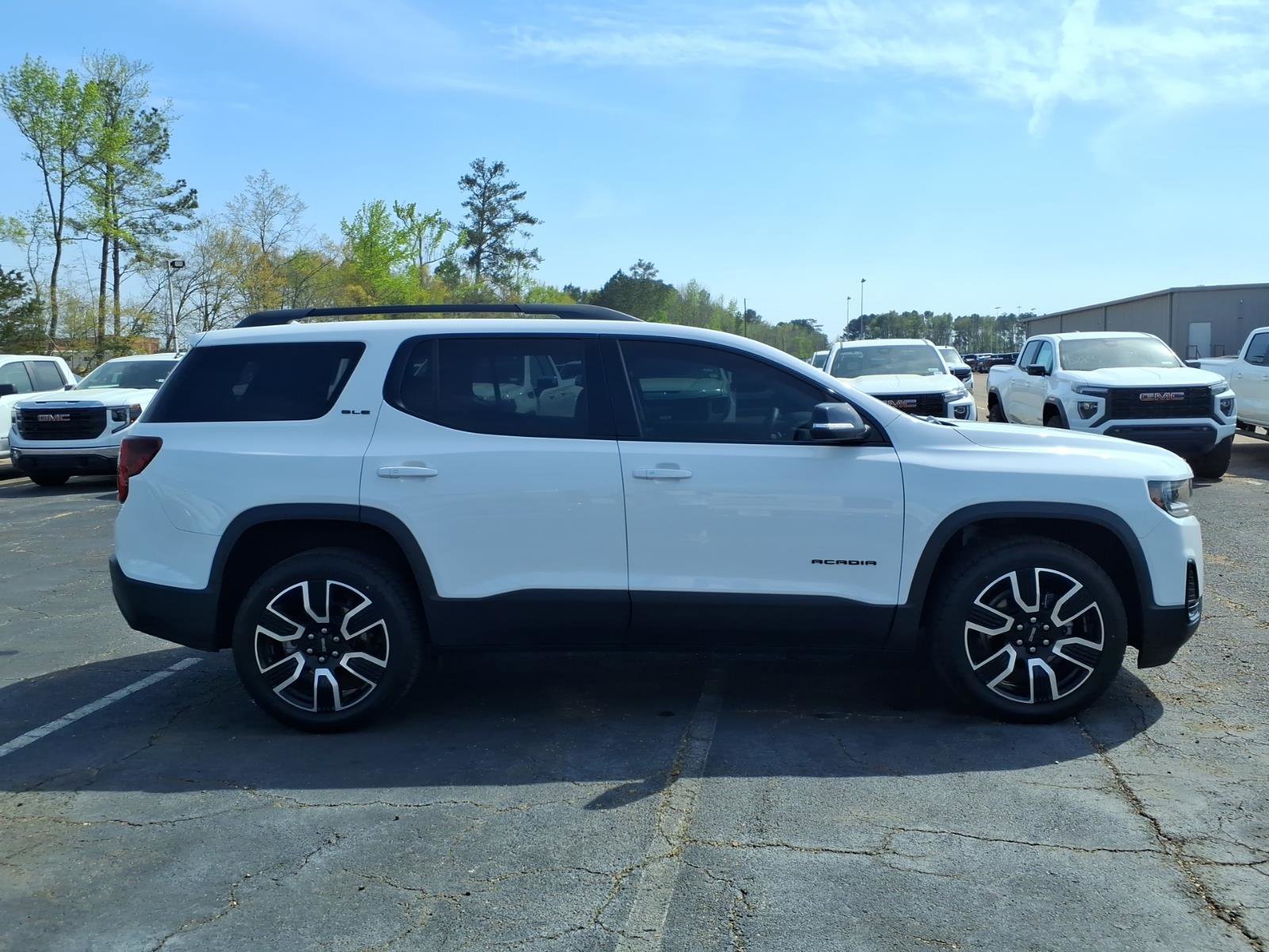 Used 2021 GMC Acadia SLE w/ Elevation Edition image 3