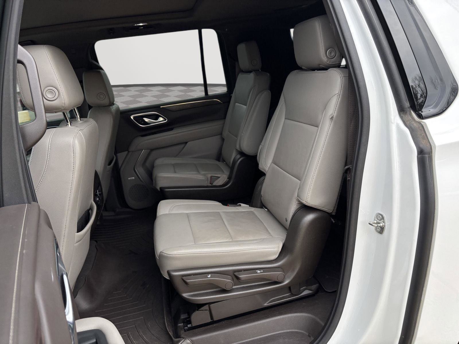 Used 2021 Chevrolet Suburban Z71 w/ Luxury Package image 21