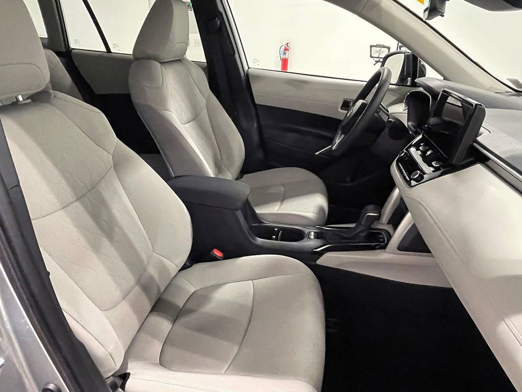 Used 2025 Toyota Corolla Cross LE image 25