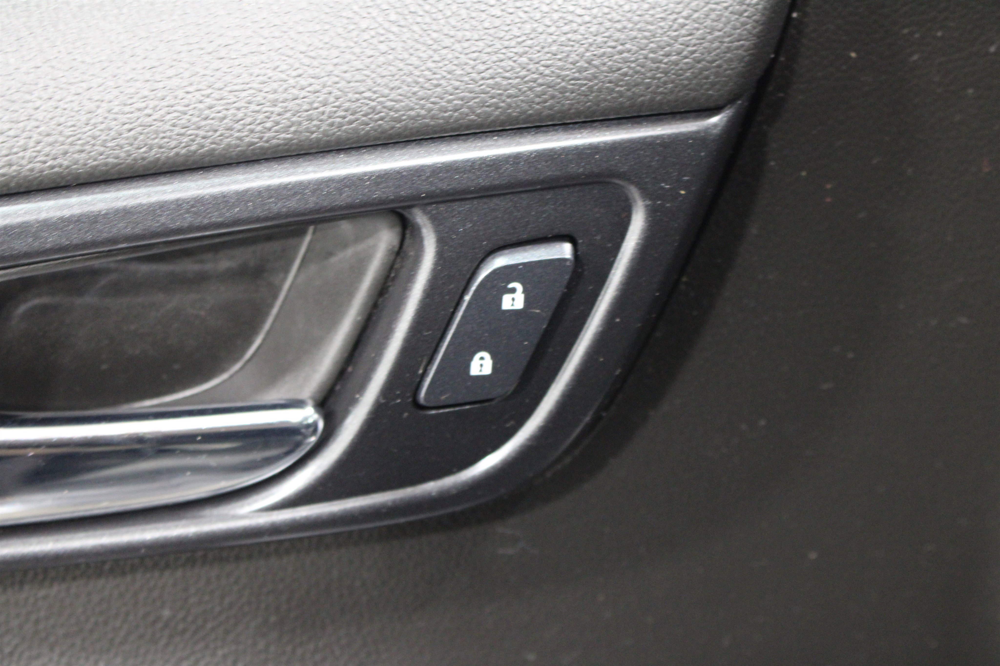 Used 2017 GMC Yukon SLT RWD image 9