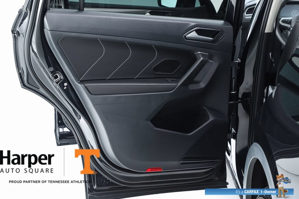 Used 2023 Volkswagen Tiguan SE w/ Panoramic Sunroof Package FWD image 17