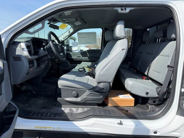 New 2026 Ford F550 4x4 Supercab Super Duty image 17