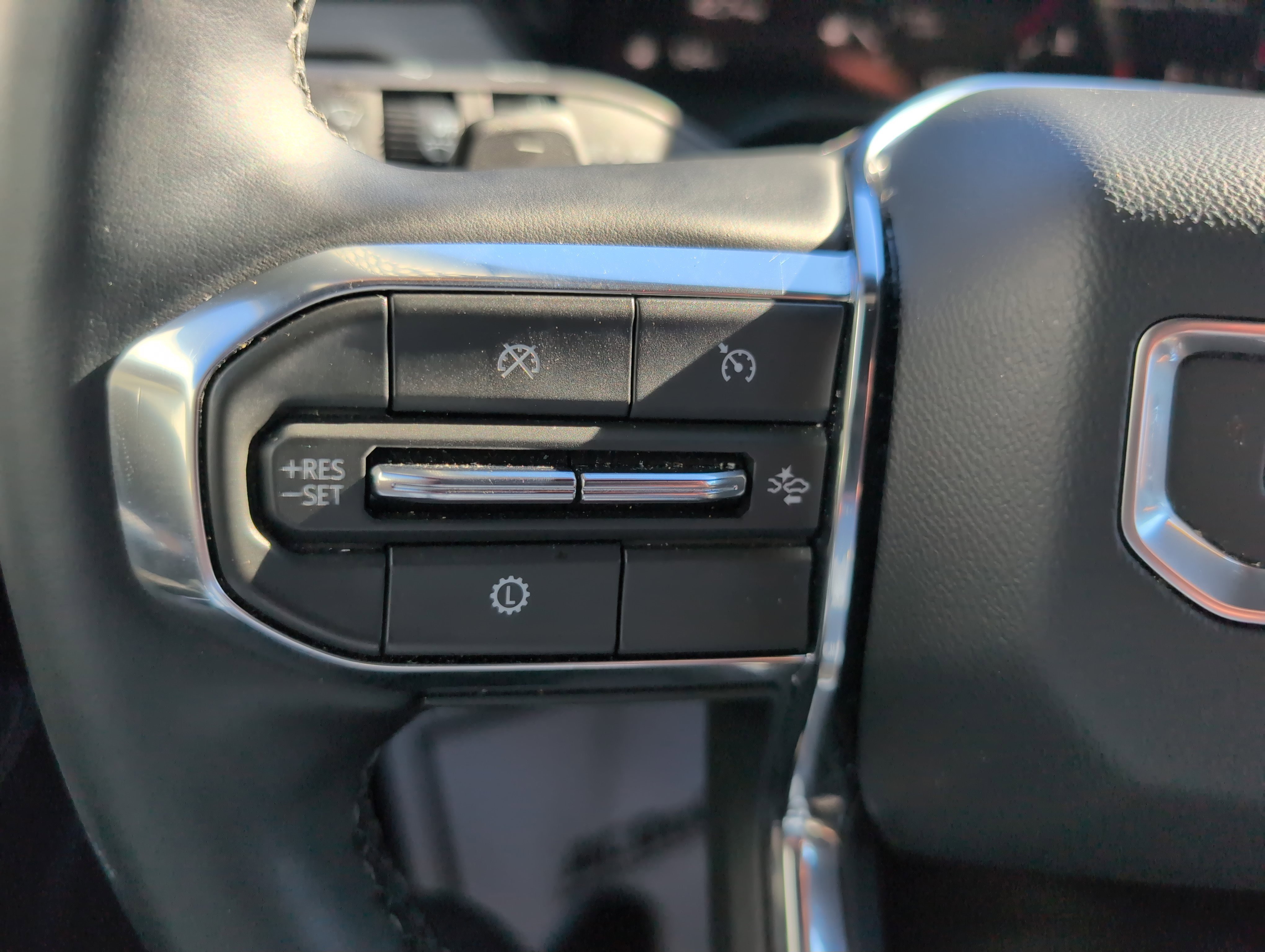 Used 2025 GMC Acadia Elevation image 21