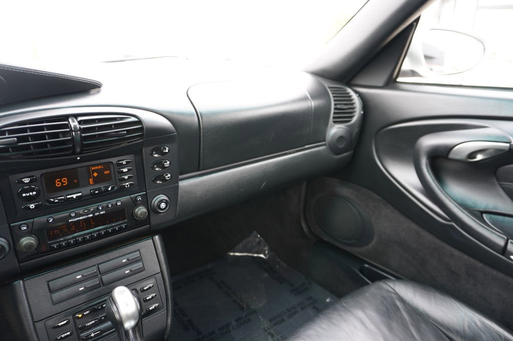 Used 2001 Porsche 911 Carrera RWD image 18