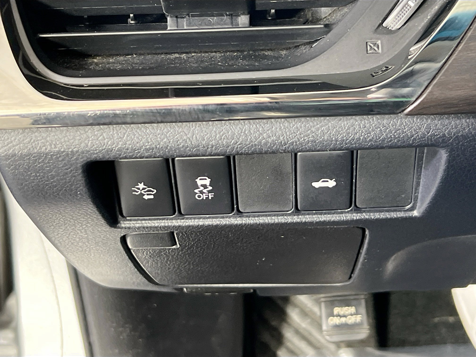 Used 2017 Toyota Avalon XLE image 10