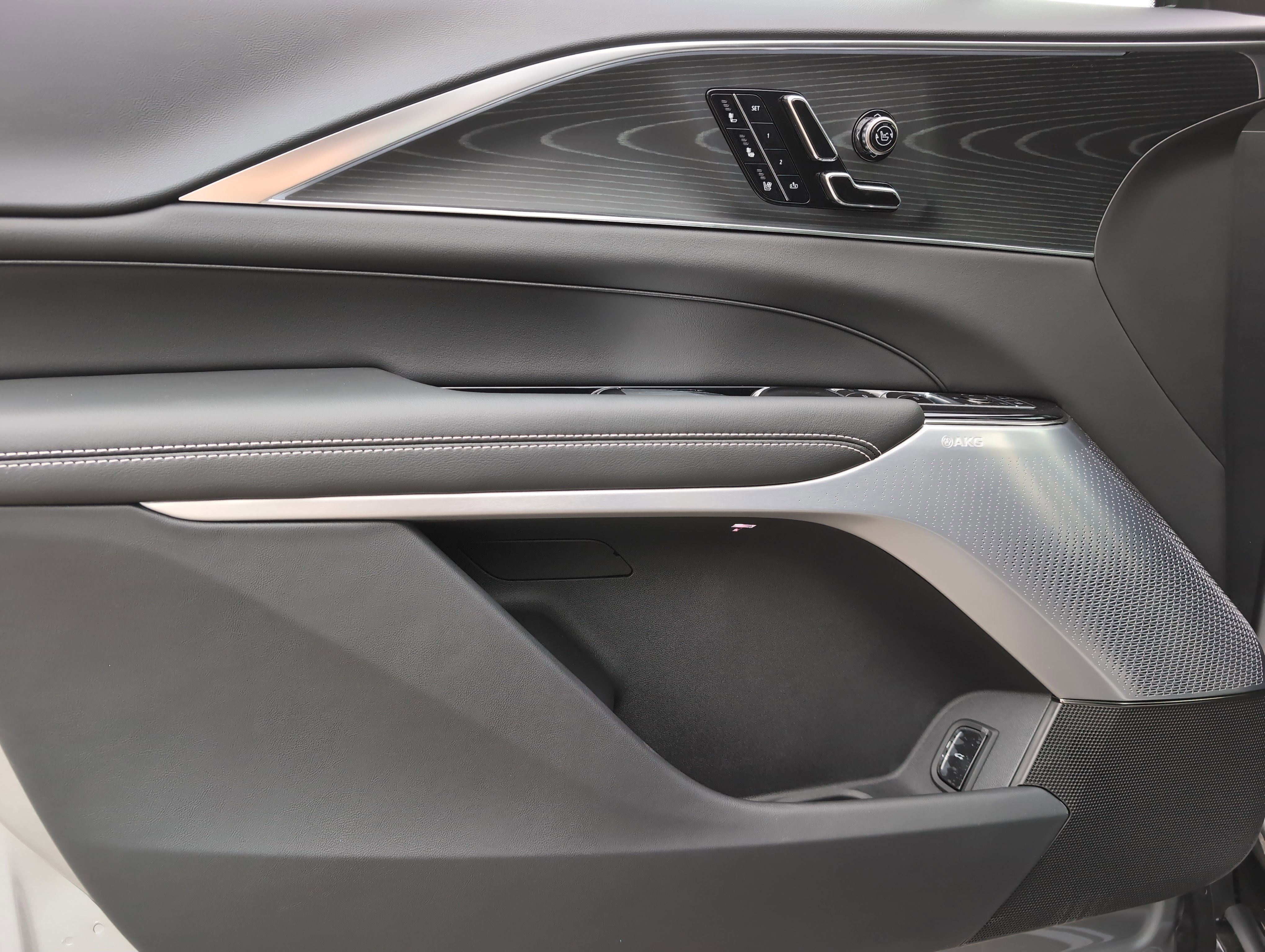 New 2026 Cadillac Lyriq V image 12