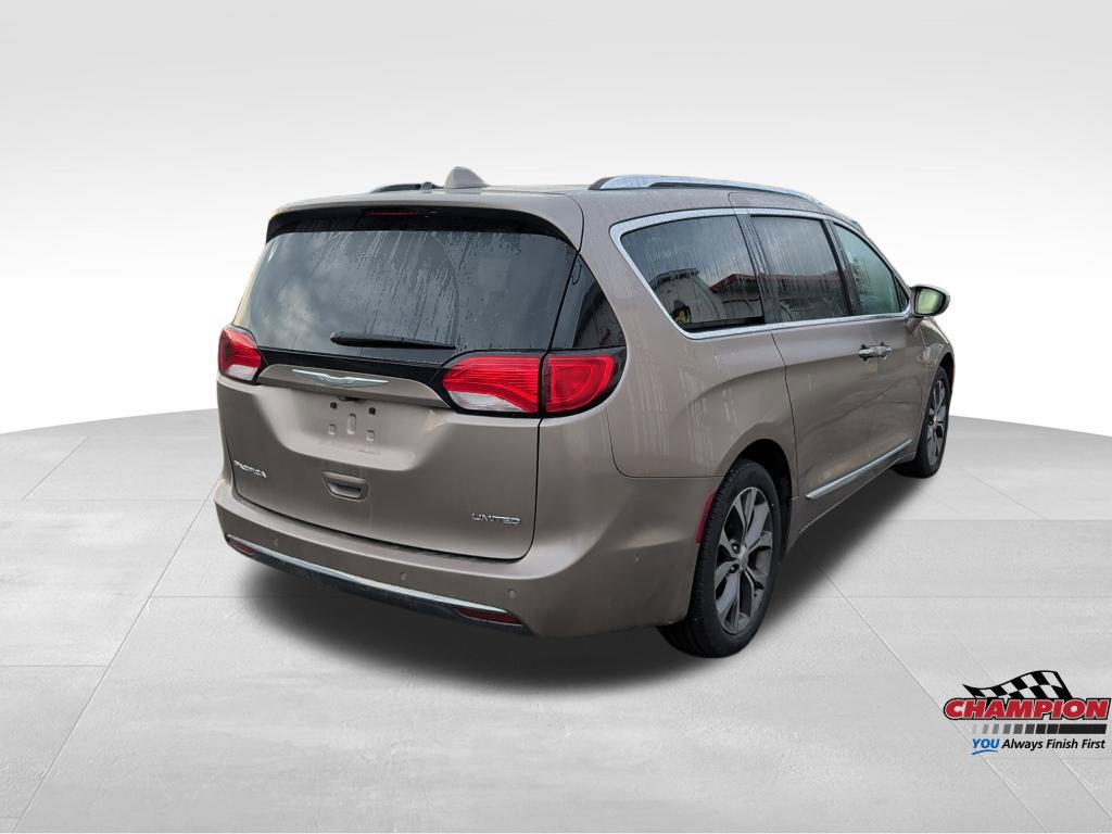 Used 2017 Chrysler Pacifica Limited FWD image 6