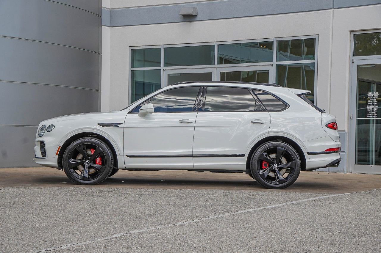 Used 2023 Bentley Bentayga image 11