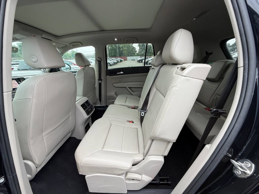 Used 2023 Volkswagen Atlas SEL R-Line AWD/4WD image 25