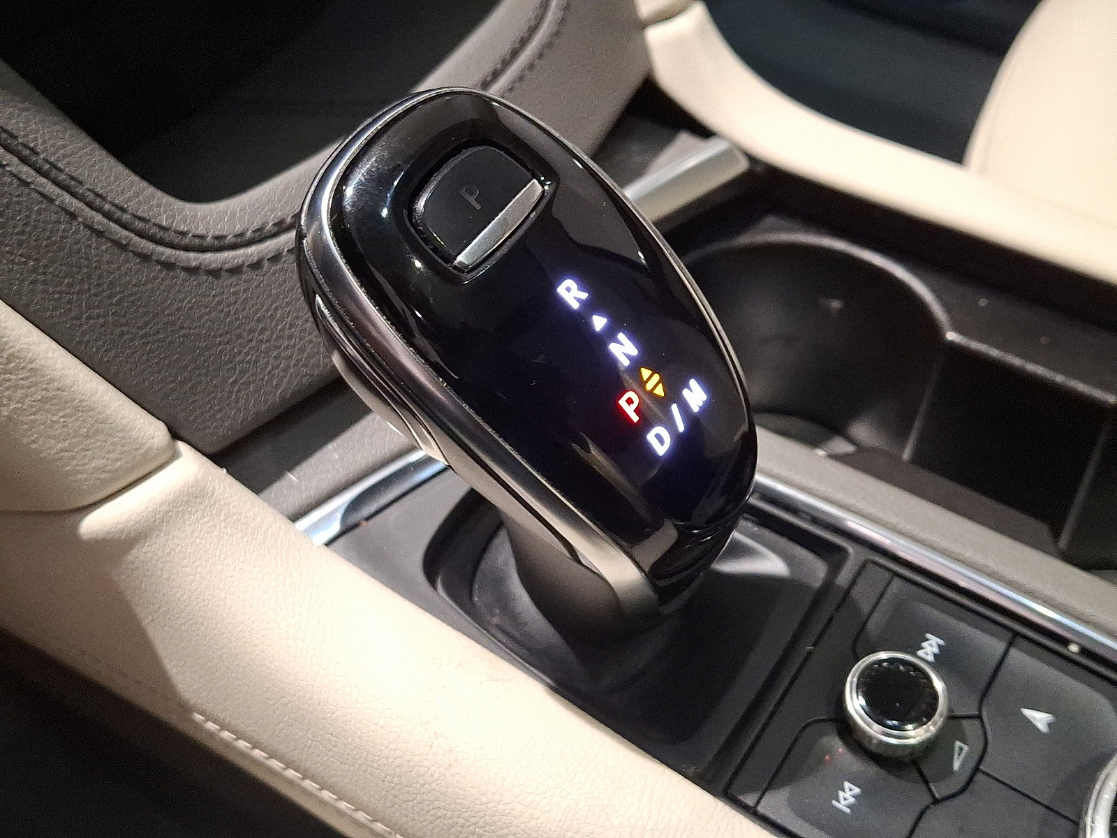 Used 2022 Cadillac XT6 Premium Luxury w/ Technology Package image 13